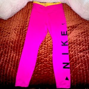 Nike Mid-Rise Capri Leggings